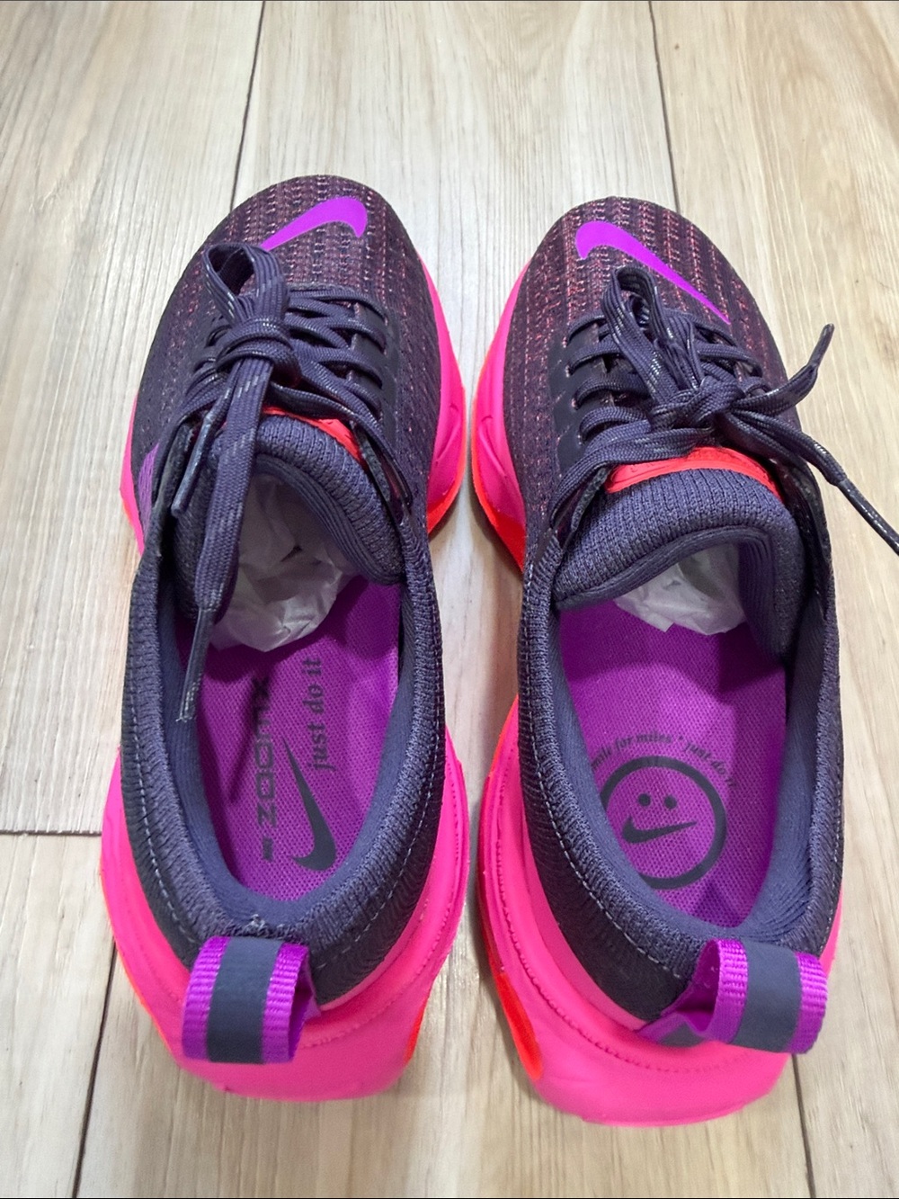Nike Women's Black Pink Purple Running Shoes - Picture 4 of 7